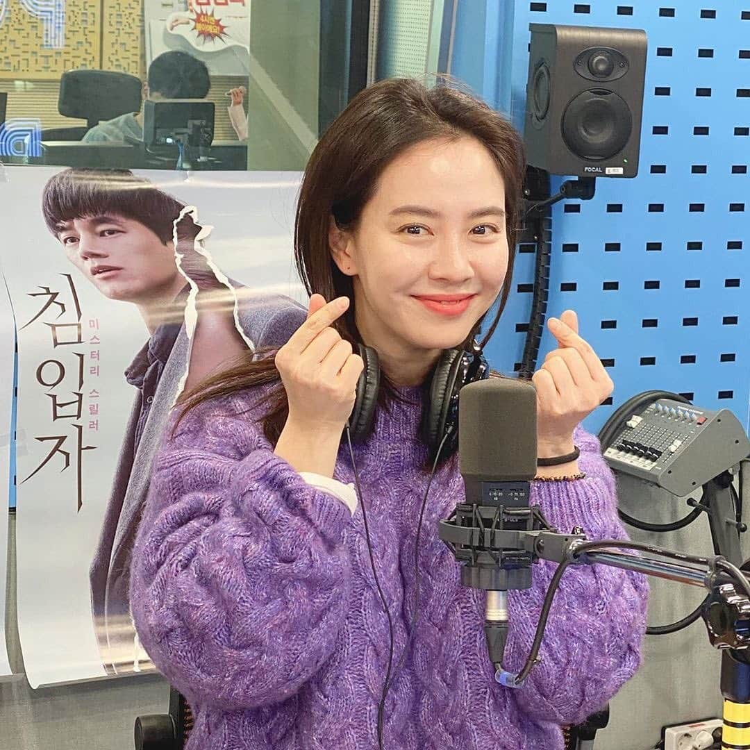 ソン・ジヒョさんのインスタグラム写真 - (ソン・ジヒョInstagram)「#SongJiHyo with #KimMuYeol is guest on SBS Choi Hwa Jeong’s Power Time radio show to promote for movie #Intruder」3月1日 18時03分 - jihyo_0815