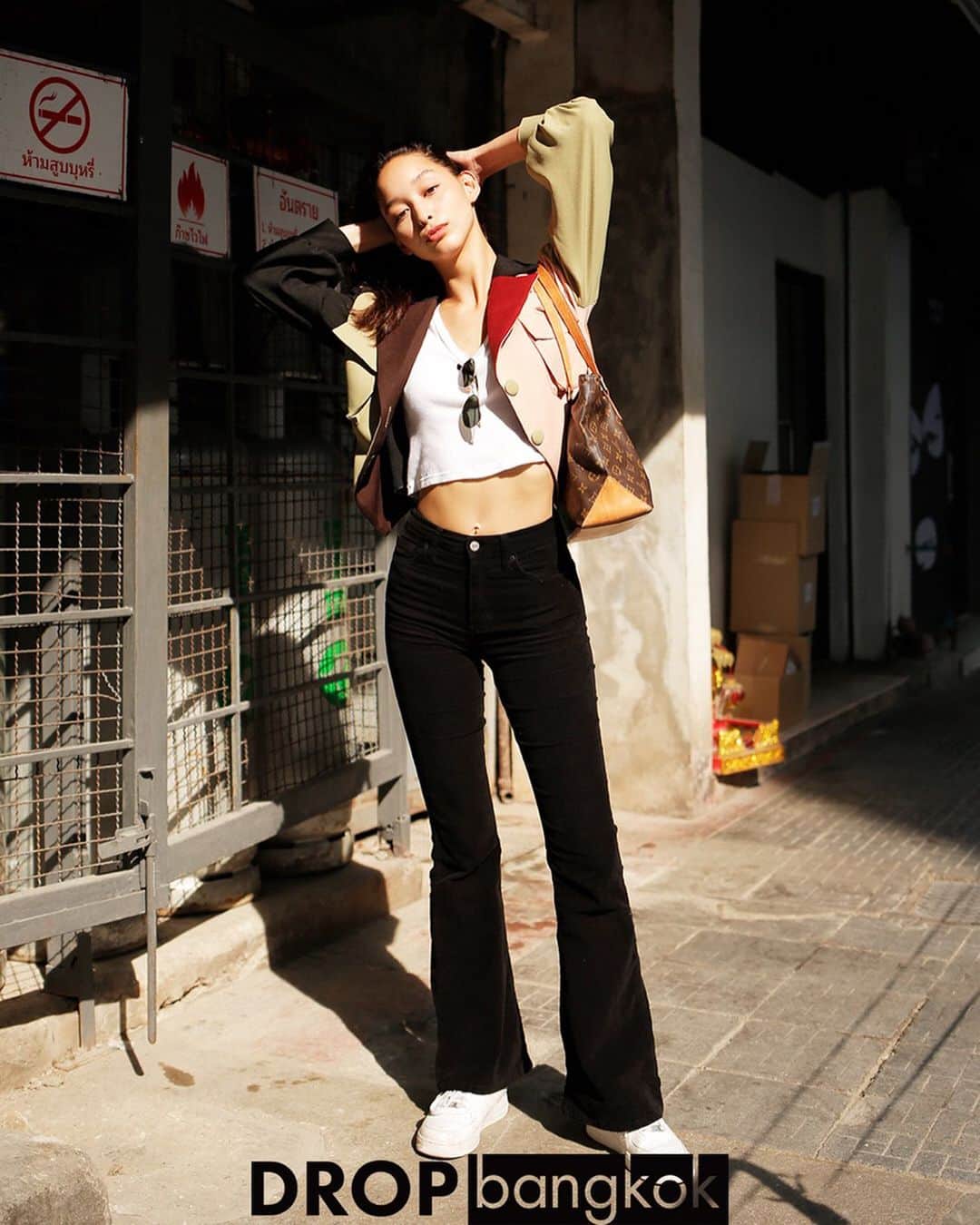 Droptokyoさんのインスタグラム写真 - (DroptokyoInstagram)「BANGKOK STREET STYLE #🇹🇭#bangkok #streetstyle#droptokyo#bangkok#thailand#streetscene#streetfashion#streetwear#streetculture#fashion#bangkokfashion#portrait#snap #แฟชั่น#ตะครุบ#การถ่ายภาพ#ポートレート#タイ#バンコク Photography: @abeasamidesu @fumiyahitomi」3月1日 18時06分 - drop_tokyo
