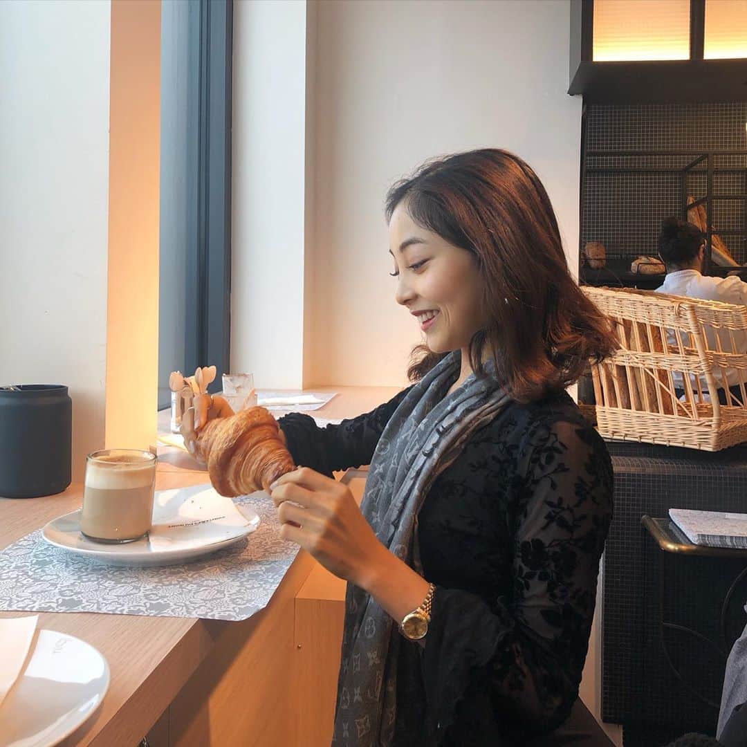 中野怜美さんのインスタグラム写真 - (中野怜美Instagram)「Coffee and croissant are always a good idea ☕️🥐💞」3月1日 18時12分 - reminakano