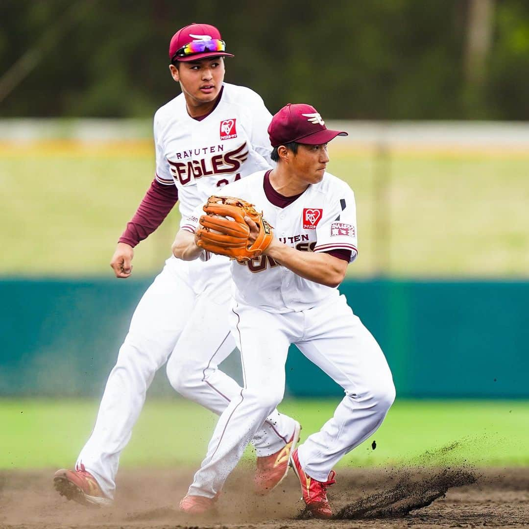 東北楽天ゴールデンイーグルスさんのインスタグラム写真 - (東北楽天ゴールデンイーグルスInstagram)「⚾️ 金武キャンプの振り返りもラスト📸✌🏼 MyHEROへメッセージをよろしくお願いします😆 #rakuteneagles #NOWorNEVERいまこそ #日本一の東北へ #写真もイープレで #岸孝之 #藤田一也 #牧田和久 #浅村栄斗 #小深田大翔  #瀧中瞭太  #山﨑幹史」3月1日 18時19分 - rakuten_eagles