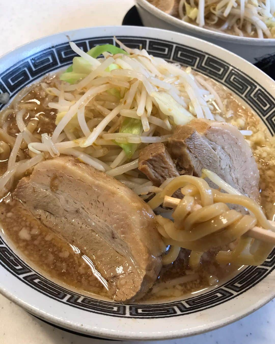 一井悠理さんのインスタグラム写真 - (一井悠理Instagram)「前から気になってたラーメン屋さんに行ってみた❤ これでラーメン小😝😚🍜 感想は、、、 めっちゃ味濃ゆくて美味しかったぁーーー！  チャーシューも最高！！ ( 💓∀💓) #ラーメン好きな人と繋がりたい  #ラーメン大好き  #ラーメンインスタグラマー  #二郎系ラーメン巡り🍜  #豚骨ラーメン  #ラーメン女子  #仁龍」3月1日 18時32分 - yuripoyo.1212