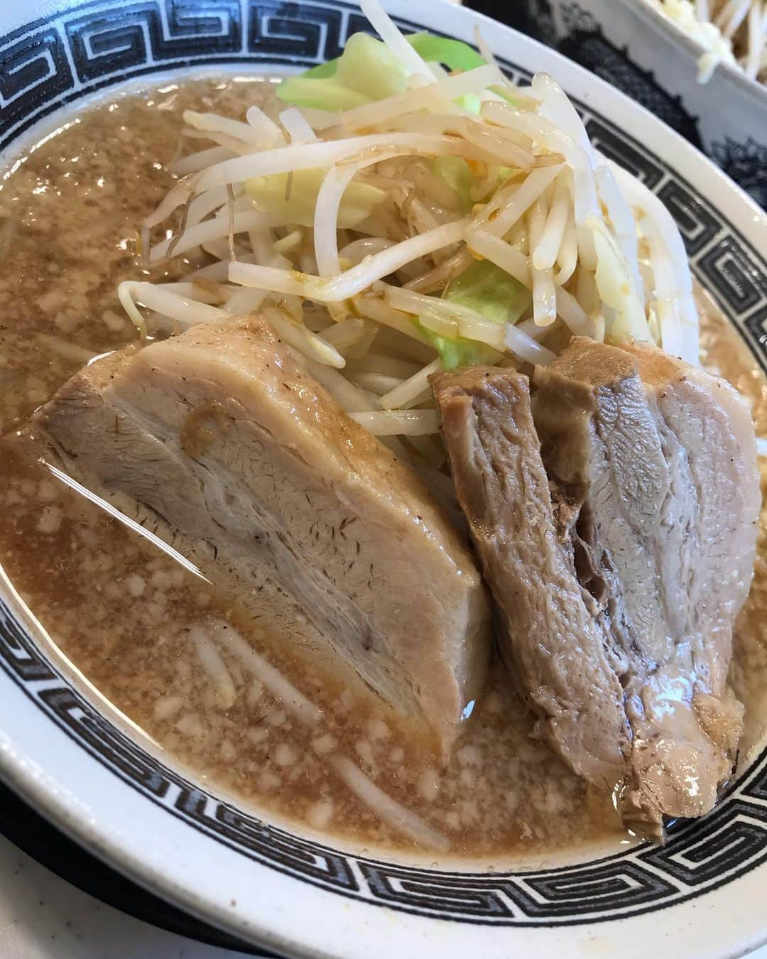 一井悠理さんのインスタグラム写真 - (一井悠理Instagram)「前から気になってたラーメン屋さんに行ってみた❤ これでラーメン小😝😚🍜 感想は、、、 めっちゃ味濃ゆくて美味しかったぁーーー！  チャーシューも最高！！ ( 💓∀💓) #ラーメン好きな人と繋がりたい  #ラーメン大好き  #ラーメンインスタグラマー  #二郎系ラーメン巡り🍜  #豚骨ラーメン  #ラーメン女子  #仁龍」3月1日 18時32分 - yuripoyo.1212