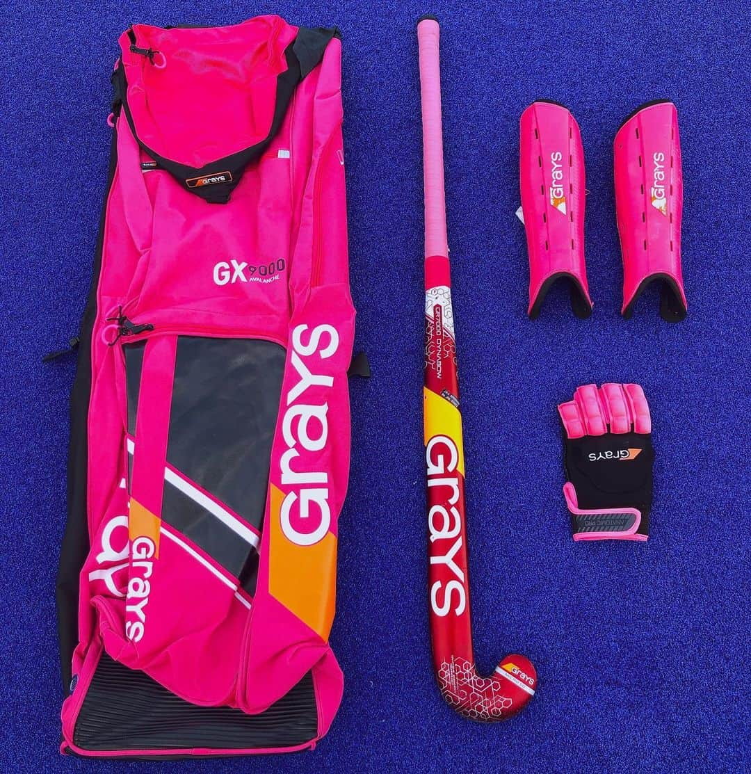 内藤夏紀のインスタグラム：「My items💗💙 Thank you for supporting. @grayshockey  @team_grays  #hockey #teamgrays #bravialadiescolor」