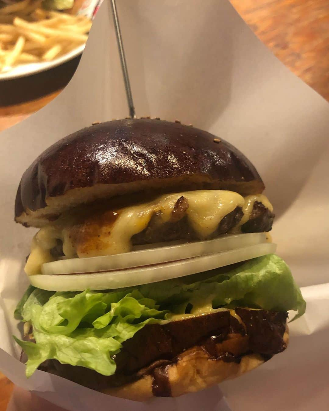 吉羽真紀さんのインスタグラム写真 - (吉羽真紀Instagram)「美味しい🍔🍪🥛 @bluebottlejapan @hungryheavenmeguro  #bluebottlecoffee #ブルーボトルコーヒー」3月1日 19時04分 - makiyoshiba_0911