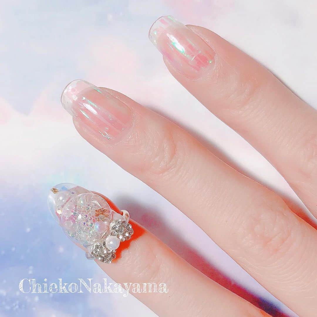 なかやまちえこのインスタグラム：「@stampnailring にてなかやまちえこリングネイル #ハンドメイドネイル シリーズが3/1本日から発売！⠀ ⠀ （有り難い事にこちらのデザインはsold outになりました。） ⠀ ✨#リングネイル は指先に #リング をはめていただくのみの取り外し簡単に爪先のオシャレを楽しめる商品です✨⠀ #スタンピングネイルリング のアカウントのストーリーハイライトのところからショッピングサイトに飛べます！⠀ 全て一点のみのお造りとなりますので、よろしくお願い致します😌🙏🙏✨⠀ #nail #nails #nailart #ネイル #美甲 #ネイルアート  #japanesenailart #manucure #japanesenails #manicurist #gelnails #أظافر #네일아트 #vẽmóng #ngườiđẹp  #เพ้นท์เล็บ #искусствоногтя #artedeuñas #เพ้นท์เล็บเจล #ジェルネイルデザイン #ネイルデザイン #senikuku #nagelkunst #ゆめかわネイル #オーロラネイル #ゆめかわいい」