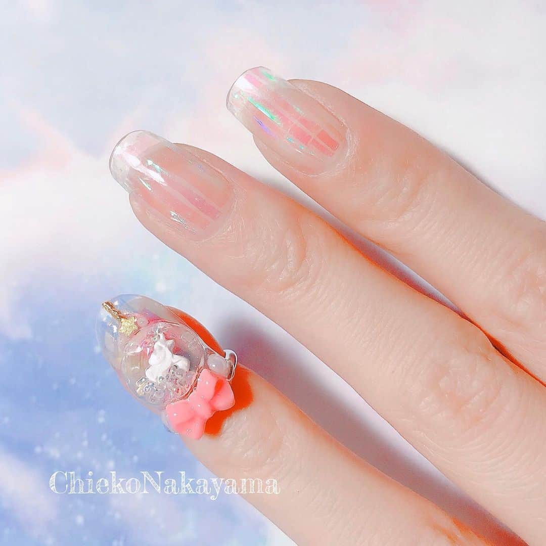 なかやまちえこのインスタグラム：「@stampnailring にてなかやまちえこリングネイル #ハンドメイドネイル シリーズが3/1本日から発売！⠀ ⠀ （有り難い事にこちらのデザインはsold outになりました。） ⠀ ✨#リングネイル は指先に #リング をはめていただくのみの取り外し簡単に爪先のオシャレを楽しめる商品です✨⠀ #スタンピングネイルリング のアカウントのストーリーハイライトのところからショッピングサイトに飛べます！⠀ 全て一点のみのお造りとなりますので、よろしくお願い致します😌🙏🙏✨⠀ #nail #nails #nailart #ネイル #美甲 #ネイルアート  #japanesenailart #manucure #japanesenails #manicurist #gelnails #أظافر #네일아트 #vẽmóng #ngườiđẹp  #เพ้นท์เล็บ #искусствоногтя #artedeuñas #เพ้นท์เล็บเจล #ジェルネイルデザイン #ネイルデザイン #senikuku #nagelkunst #ゆめかわネイル #オーロラネイル #ゆめかわいい」
