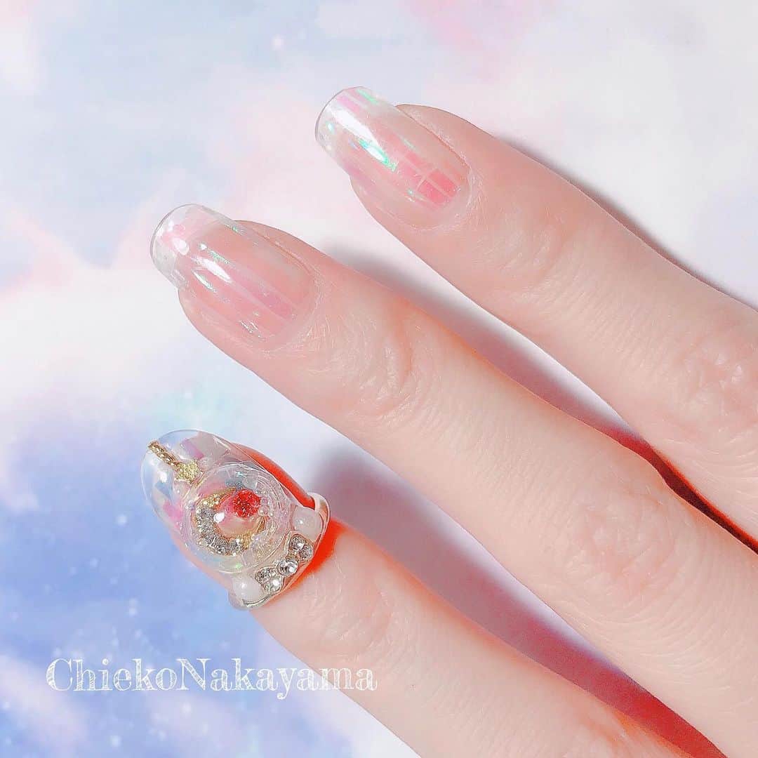 なかやまちえこのインスタグラム：「@stampnailring にてなかやまちえこリングネイル #ハンドメイドネイル シリーズが3/1本日から発売！⠀ ⠀ （有り難い事にこちらのデザインはsold outになりました。） ⠀ ✨#リングネイル は指先に #リング をはめていただくのみの取り外し簡単に爪先のオシャレを楽しめる商品です✨⠀ #スタンピングネイルリング のアカウントのストーリーハイライトのところからショッピングサイトに飛べます！⠀ 全て一点のみのお造りとなりますので、よろしくお願い致します😌🙏🙏✨⠀ #nail #nails #nailart #ネイル #美甲 #ネイルアート  #japanesenailart #manucure #japanesenails #manicurist #gelnails #أظافر #네일아트 #vẽmóng #ngườiđẹp  #เพ้นท์เล็บ #искусствоногтя #artedeuñas #เพ้นท์เล็บเจล #ジェルネイルデザイン #ネイルデザイン #senikuku #nagelkunst #ゆめかわネイル #オーロラネイル #ゆめかわいい」