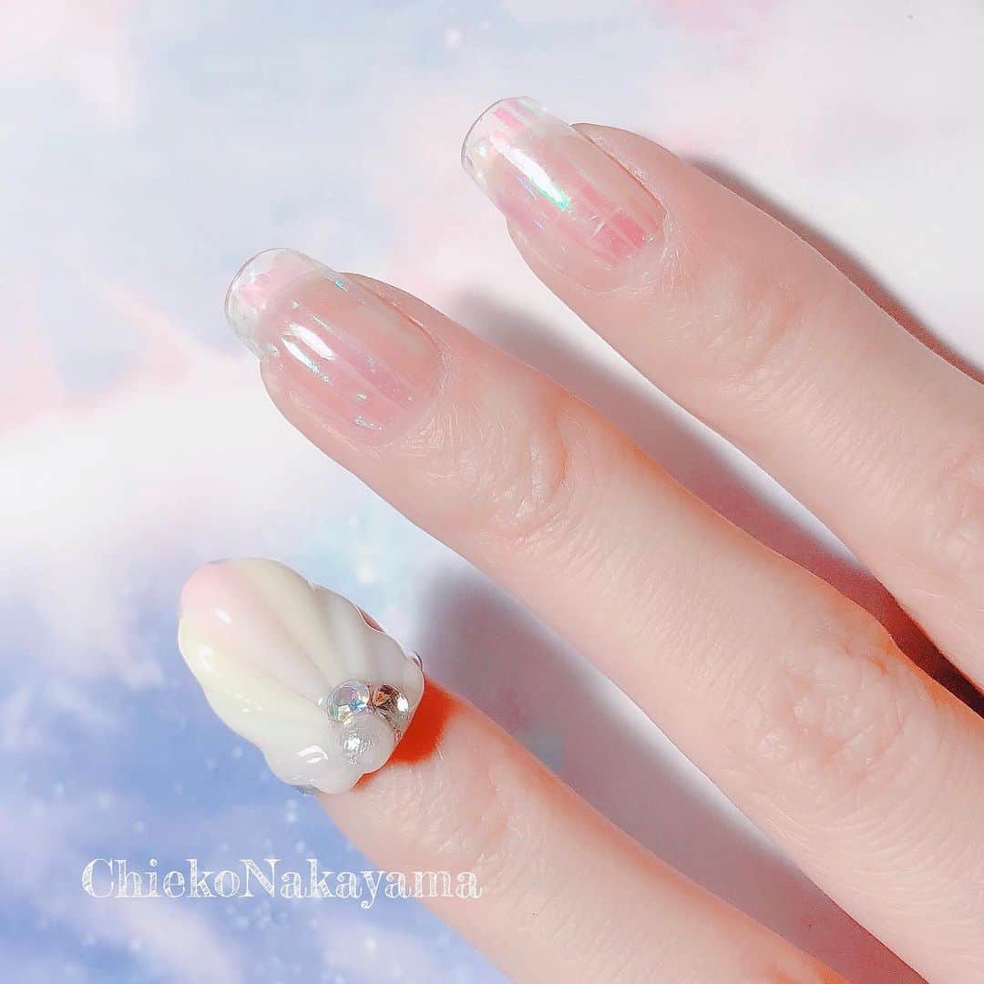 なかやまちえこのインスタグラム：「@stampnailring にてなかやまちえこリングネイル #ハンドメイドネイル シリーズが3/1本日から発売！⠀ ⠀  すでにsold outもございますので、気になる方は是非☺️☺️☺️ ⠀ ✨#リングネイル は指先に #リング をはめていただくのみの取り外し簡単に爪先のオシャレを楽しめる商品です✨⠀ #スタンピングネイルリング のアカウントのストーリーハイライトのところからショッピングサイトに飛べます！⠀ 全て一点のみのお造りとなりますので、よろしくお願い致します😌🙏🙏✨⠀ #nail #nails #nailart #ネイル #美甲 #ネイルアート  #japanesenailart #manucure #japanesenails #manicurist #gelnails #أظافر #네일아트 #vẽmóng #ngườiđẹp  #เพ้นท์เล็บ #искусствоногтя #artedeuñas #เพ้นท์เล็บเจล #ジェルネイルデザイン #ネイルデザイン #senikuku #nagelkunst #ゆめかわネイル #貝ネイル #ゆめかわいい」