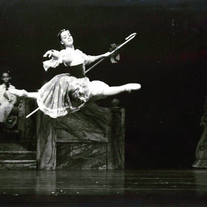 のインスタグラム：「Happy Leap Day! #leapday2020 #oldiebutgoodie #seriouslyoldie  #likereallyoldie #ballethawaii」