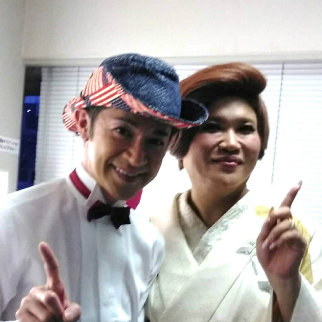 のインスタグラム：「#逆光 の#ikko さんと私(^-^) 更に#ピンボケ で#どんだけー ！ #背負い投げー ！ #美しい着物 。 #山咲トオル #toruyamazaki」