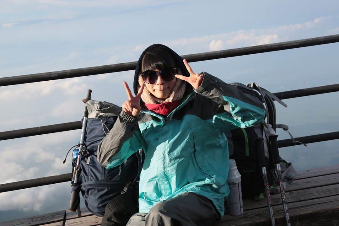 ピンキー！☆藤咲彩音さんのインスタグラム写真 - (ピンキー！☆藤咲彩音Instagram)「3年前の富士山登山の写真発掘☺︎よく登っていたなあ お家にいるとお日様とか外に出る大切さがしみる。早く安心する日々が戻りますように。 #富士山 #登山」3月1日 11時05分 - pinky_ayane