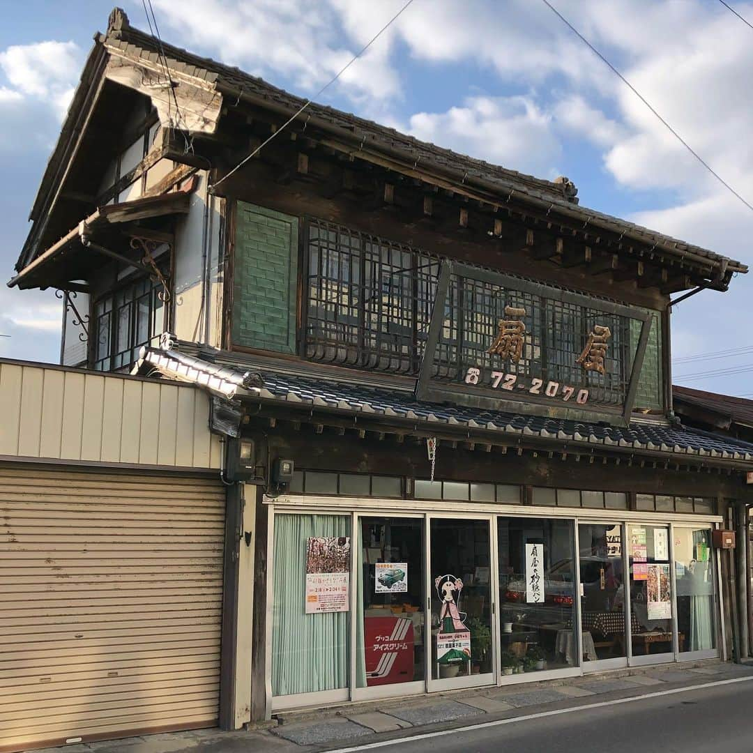 能町みね子さんのインスタグラム写真 - (能町みね子Instagram)「小野新町百景 さんぽにはとてもよい街。比較的関西に多い飛び出し坊やがこの街にはたくさんいる」3月1日 11時31分 - nmcmnc