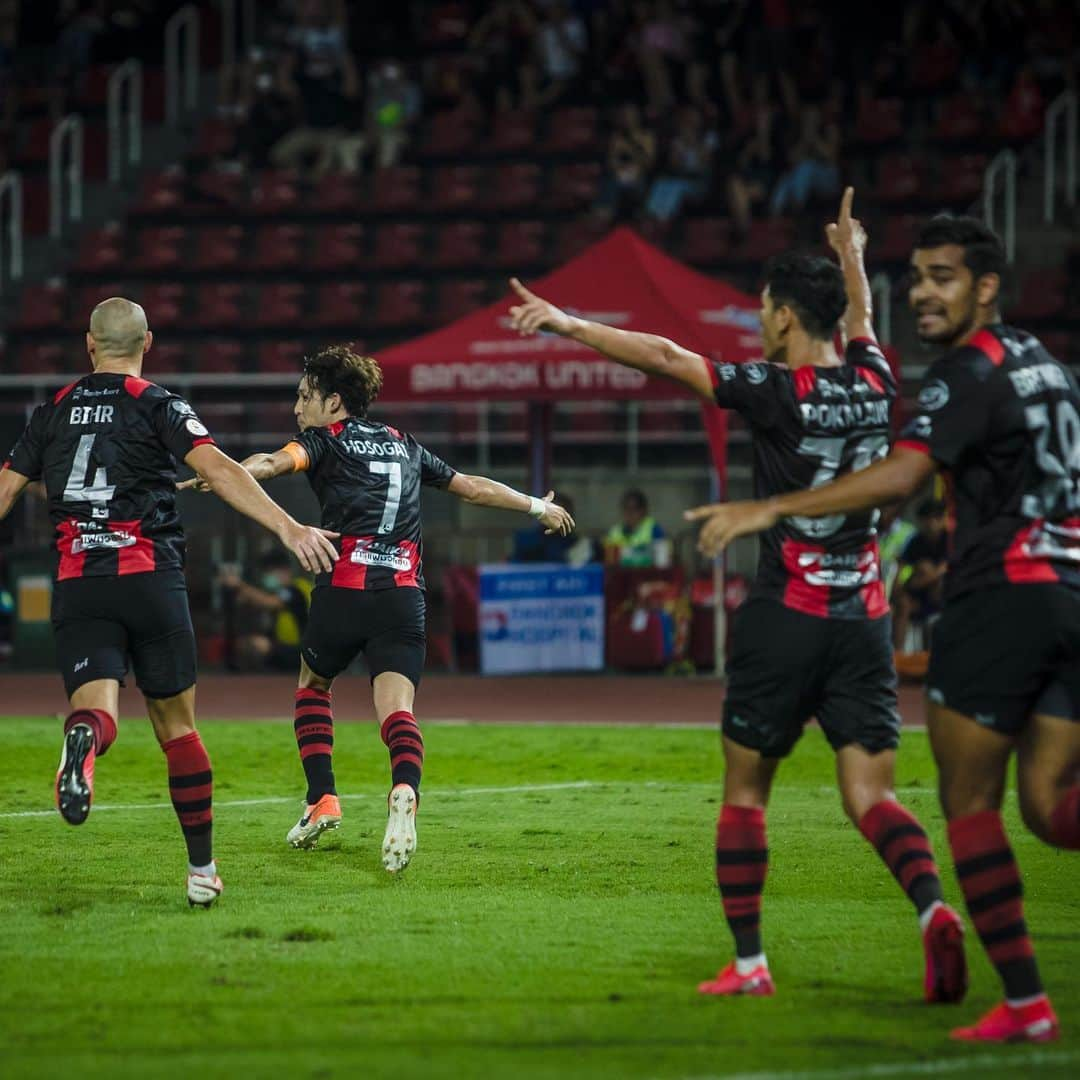 細貝萌さんのインスタグラム写真 - (細貝萌Instagram)「3 points.🔥Thank you for the amazing support.🙇🏻‍♂️🙇🏻‍♂️🔴⚫️ #truebangkokunited#bangkokunited#bufc#バンコク」3月1日 11時35分 - hajime_hosogai_official