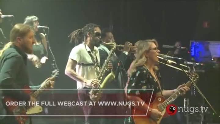 テデスキ・トラックス・バンドのインスタグラム：「“Learn How To Love” live at the Ryman... tune in for our winter tour finale now at nugs.tv, we’ve got some surprises and some great music coming up here in Nashville.」