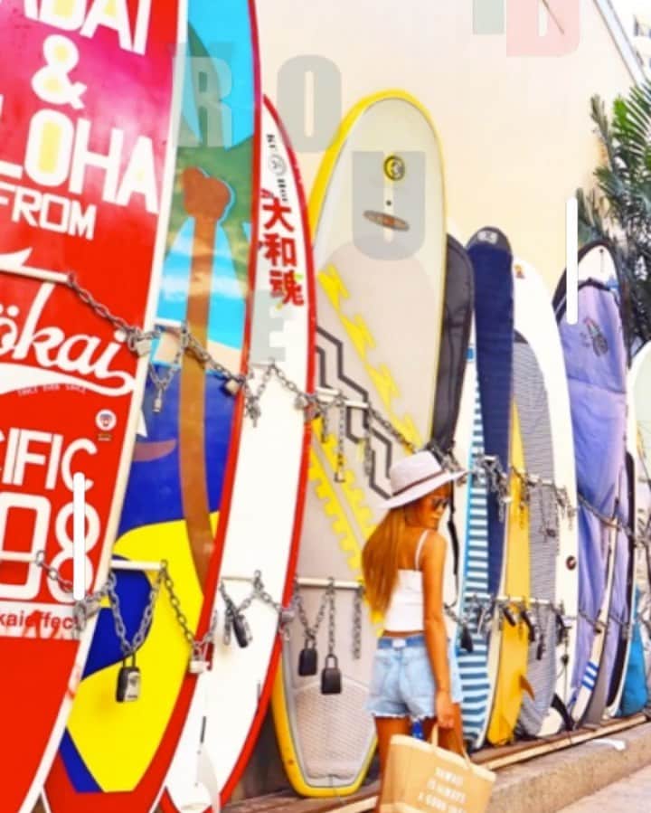 のインスタグラム：「🤍🌺🤍🌺🤍 ・ 簡単に作った動画で3月スタート！ もう3月なんてあっという間。 冬が終わってポカポカな季節が やってきたぁぁぁー🤩🙌🏾 ・ 皆さま今月もよろしくお願いします🥰♥️ ・ #hawaii#islandofoahu#oahu#ハワイ#trip #オアフ島#travel#loco_hawaii#travel_jp #funtorip#タビジョ#旅MUSE#genic_travel #genic_mag#たびねす#旅行#genic_hawaii #TabiMUSE#honolulu#waikiki#oahuhawaii #tabijyomap_hawaii#lealeahawaii#2020」