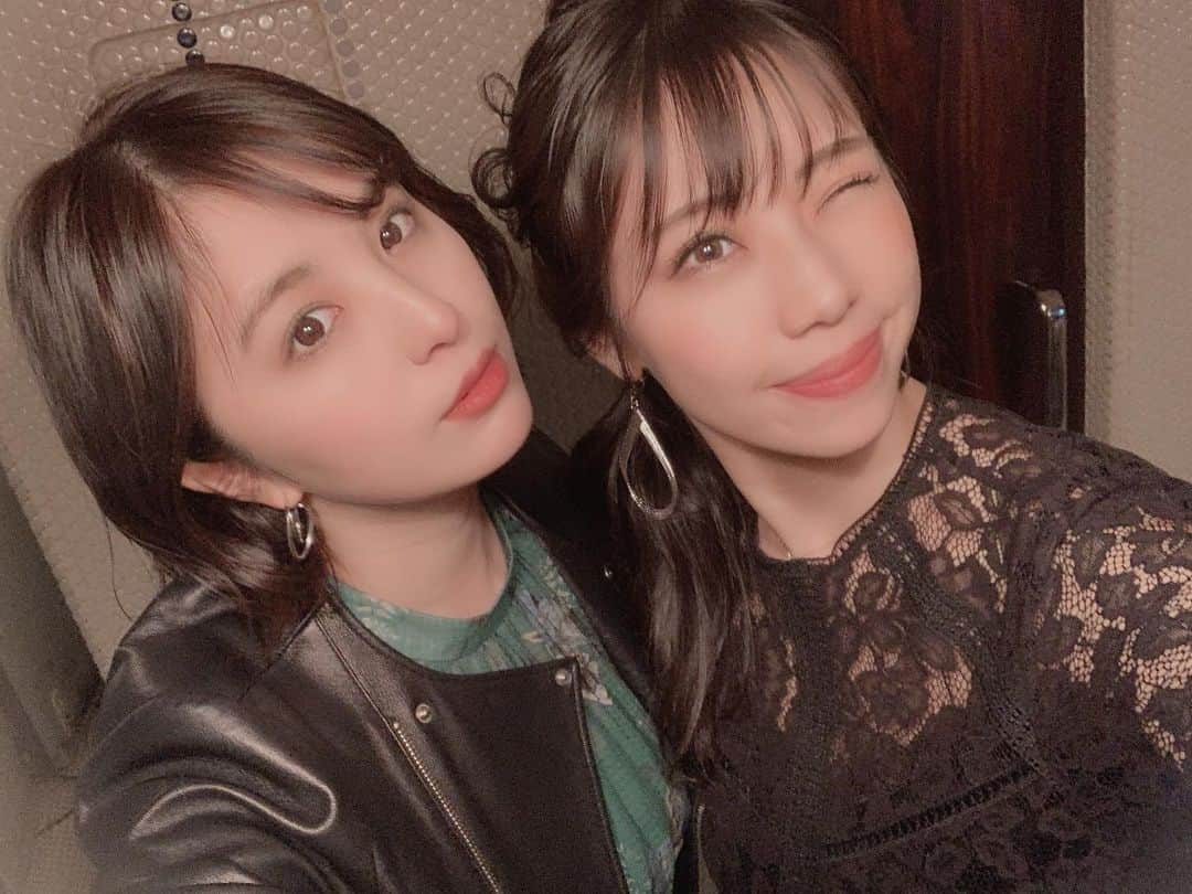 鈴木ふみ奈さんのインスタグラム写真 - (鈴木ふみ奈Instagram)「もっちー👰　@yukakuramoti  ふーどさん🤵 ご結婚おめでとうございます💍✨ ゲームの実況があったり、鬼金棒のラーメンをふ〜どさんがアレンジした屋台など...2人らしい素敵なパーティーでした💕  #カプ婚 #結婚式 #wedding #倉持由香 ちゃん #ふ〜ど さん」3月1日 12時04分 - fuminasuzuki