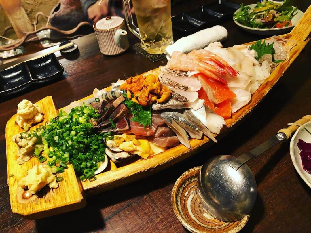 michi さんのインスタグラム写真 - (michi Instagram)「昨日もお祝いしてもらいました！ 食べて飲んでばっかりで、外出自粛令も出てるので、今日は引きこもります。  #誕生日ご飯 #ふなもりお刺身 #和食最高 #海鮮居酒屋 #大海物語」3月1日 12時00分 - michi_jasmine