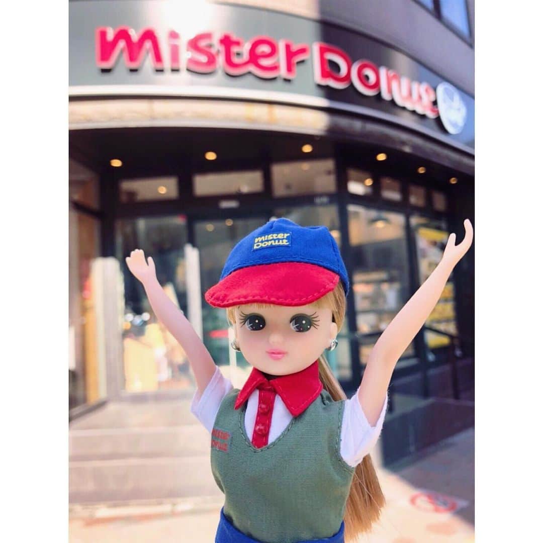 リカちゃんさんのインスタグラム写真 - (リカちゃんInstagram)「いらっしゃいませ！ミスタードーナツへようこそ！今日は一日 #ミスタードーナツ の店員さんのお仕事を体験♪ おいしいドーナツに囲まれてとっても幸せ♡ みなさんのご来店、お待ちしてますっ☆  #リカちゃん #fashion #ootd #hairstyle #licca #liccadoll #japanesedoll #japan #girl #instadaily #instagood #instagramjapan #instagram」3月1日 12時01分 - bonjour_licca