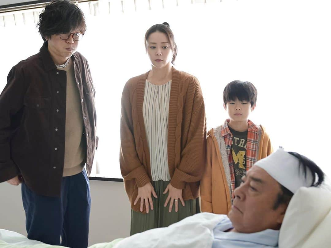 観月ありささんのインスタグラム写真 - (観月ありさInstagram)「本日 『捜査会議はリビングでおかわり』 第5話放送です！ 今日は念願の章さんのお母様が登場します✋️😊 お母さんが残した謎を家族で解決できるのか✋️ そして、おかわり！から参加してくれています。#和田正人　くんと！ 親子とは？家族愛を中心に描かれている第5話お楽しみに！！！ #nhk#bs#bsプレミアム #捜査会議はリビングでおかわり  #観月ありさ #田辺誠一　さん #かとうかず子  さん #高橋英樹　さん」3月1日 12時31分 - alisa_mizuki