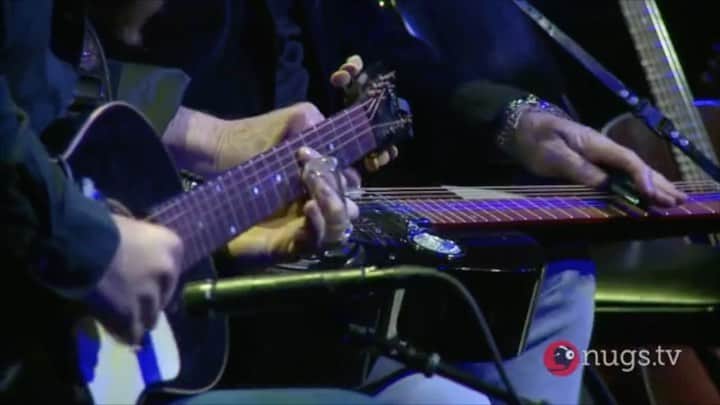 テデスキ・トラックス・バンドのインスタグラム：「The stuff that six string dreams are made of: “Little Martha” with @jerrydouglas live at the Ryman. Full song is on Facebook.com/DerekAndSusan and full show is at nugs.tv!」