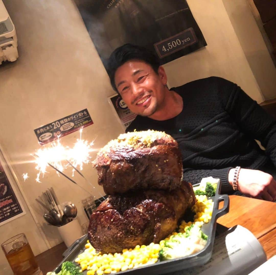 魔裟斗さんのインスタグラム写真 - (魔裟斗Instagram)「昨日は29の日なのでゴツイ肉を喰らいました！ #魔裟斗  #ギューギューmasa  @gyugyumasa」3月1日 13時18分 - masato.official