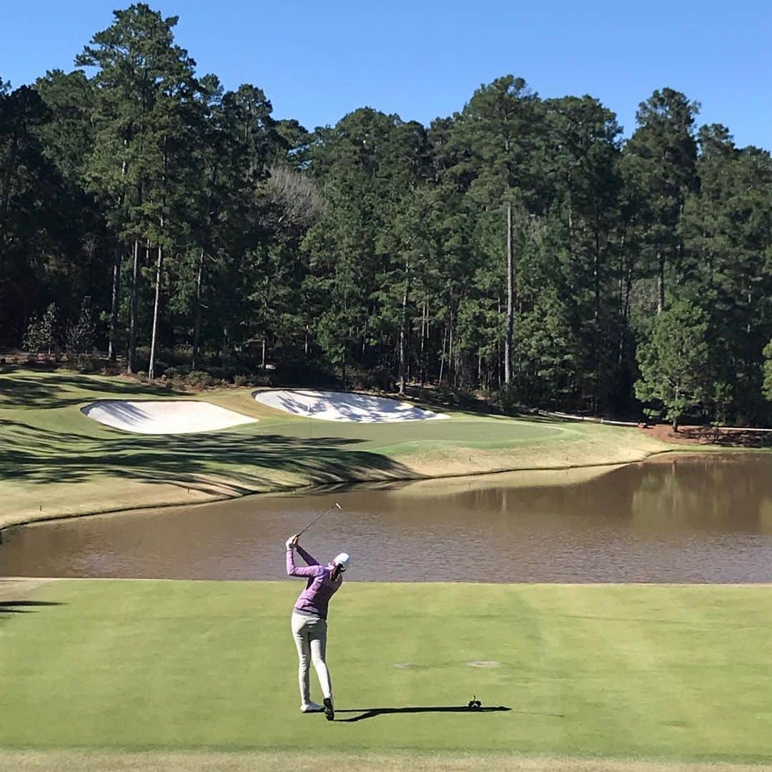 キム・カウフマンのインスタグラム：「Prepping for my next event at @bluejacknational this week. Nothing better than a great course and great friends. Off to Florida on Monday for the Symetra event next week. Time for some more competitive rounds!」