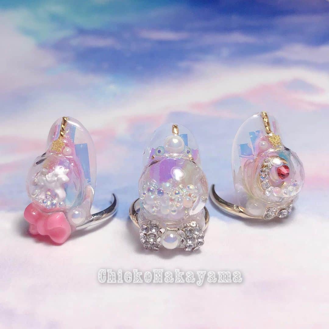 なかやまちえこのインスタグラム：「@stampnailring にてなかやまちえこリングネイル #ハンドメイドネイル シリーズが発売になります！⠀ 第一弾の発売は3/1本日から！⠀ ⠀ ✨#リングネイル は指先に #リング をはめていただくのみの取り外し簡単に爪先のオシャレを楽しめる商品です✨⠀ #スタンピングネイルリング のアカウントのストーリーハイライトのところからショッピングサイトに飛べます！⠀ 全て一点のみのお造りとなりますので、よろしくお願い致します😌🙏🙏✨⠀ #nail #nails #nailart #ネイル #美甲 #ネイルアート  #japanesenailart #manucure #japanesenails #manicurist #gelnails #أظافر #네일아트 #vẽmóng #ngườiđẹp  #เพ้นท์เล็บ #искусствоногтя #artedeuñas #เพ้นท์เล็บเจล #ジェルネイルデザイン #ネイルデザイン #senikuku #nagelkunst #ゆめかわネイル #オーロラネイル #ゆめかわいい⠀  https://stampnail.thebase.in/search?q=%E3%81%AA%E3%81%8B%E3%82%84%E3%81%BE%E3%81%A1%E3%81%88%E3%81%93 ⠀」
