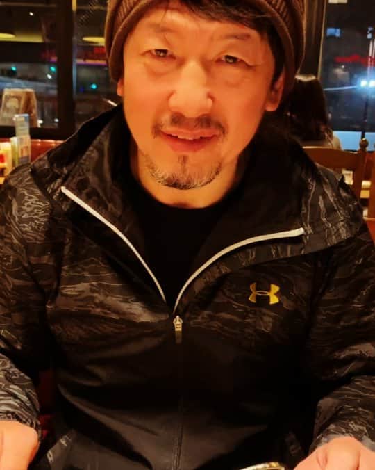 金本浩二のインスタグラム：「Jolly-Pastaのチーズ🍝が好きなので、マスターズ🚄帰りで😋食べに行きました。イメージでは トロｯとチーズが流れ出すかと思ったけど...これは流れないのか😓でもやっぱ美味しかった‼️」