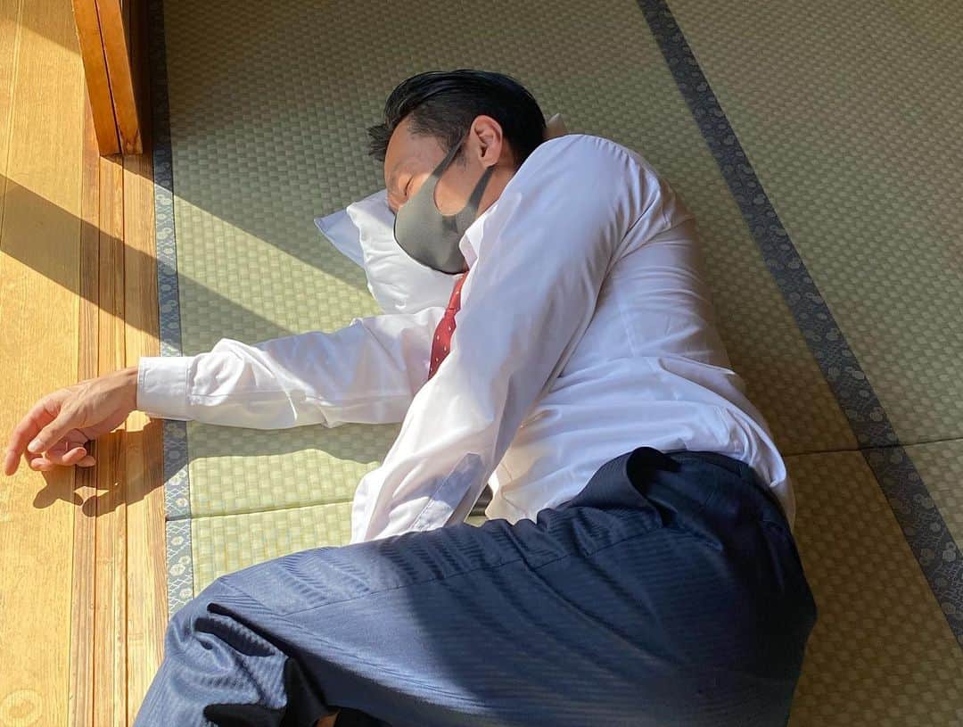 小沢仁志さんのインスタグラム写真 - (小沢仁志Instagram)「生きているのか… 死んでいるのか… このクマは」3月1日 13時42分 - ozawa_hitoshi