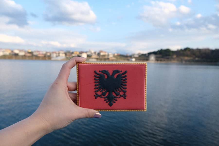KUNIKAさんのインスタグラム写真 - (KUNIKAInstagram)「My frist trip in Albania🇦🇱﻿ Such an amazing beautiful town with many lakes around... like a mirror world.﻿ ﻿ 初めて訪れたアルバニアという国。﻿ 国旗が二頭の鷲でカッコいい。﻿ 物価が今まで訪れたヨーロッパの中で1番安く、人も優しく、治安も良く、広大な自然が広がっていて、とても素晴らしいところでした。﻿ この湖に映る鏡のような景色はずっと忘れない。 ﻿ ﻿ ﻿ #artofkunika #sugarcookies #decoratedcookies #cookieart #decoratedsugarcookies #royalicing #royalicingcookies #cookiedecorating #customcookies #cookiesofinstagram #cookiedesign #cookieartist #instacookie #albania #アイシングクッキー #アルバニア」3月1日 19時16分 - _kunika_