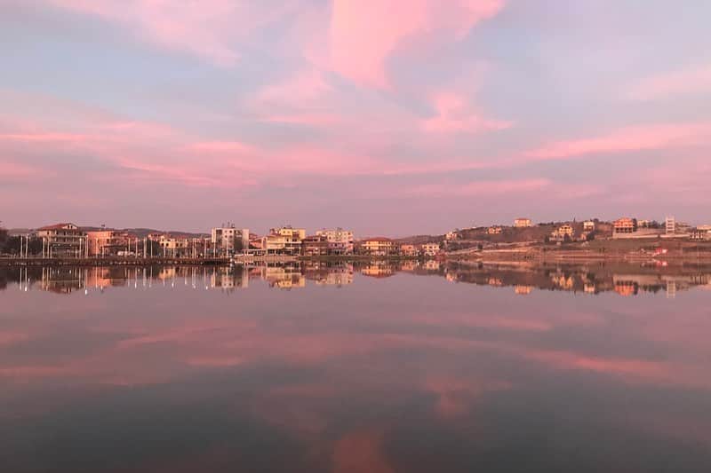 KUNIKAさんのインスタグラム写真 - (KUNIKAInstagram)「My frist trip in Albania🇦🇱﻿ Such an amazing beautiful town with many lakes around... like a mirror world.﻿ ﻿ 初めて訪れたアルバニアという国。﻿ 国旗が二頭の鷲でカッコいい。﻿ 物価が今まで訪れたヨーロッパの中で1番安く、人も優しく、治安も良く、広大な自然が広がっていて、とても素晴らしいところでした。﻿ この湖に映る鏡のような景色はずっと忘れない。 ﻿ ﻿ ﻿ #artofkunika #sugarcookies #decoratedcookies #cookieart #decoratedsugarcookies #royalicing #royalicingcookies #cookiedecorating #customcookies #cookiesofinstagram #cookiedesign #cookieartist #instacookie #albania #アイシングクッキー #アルバニア」3月1日 19時16分 - _kunika_