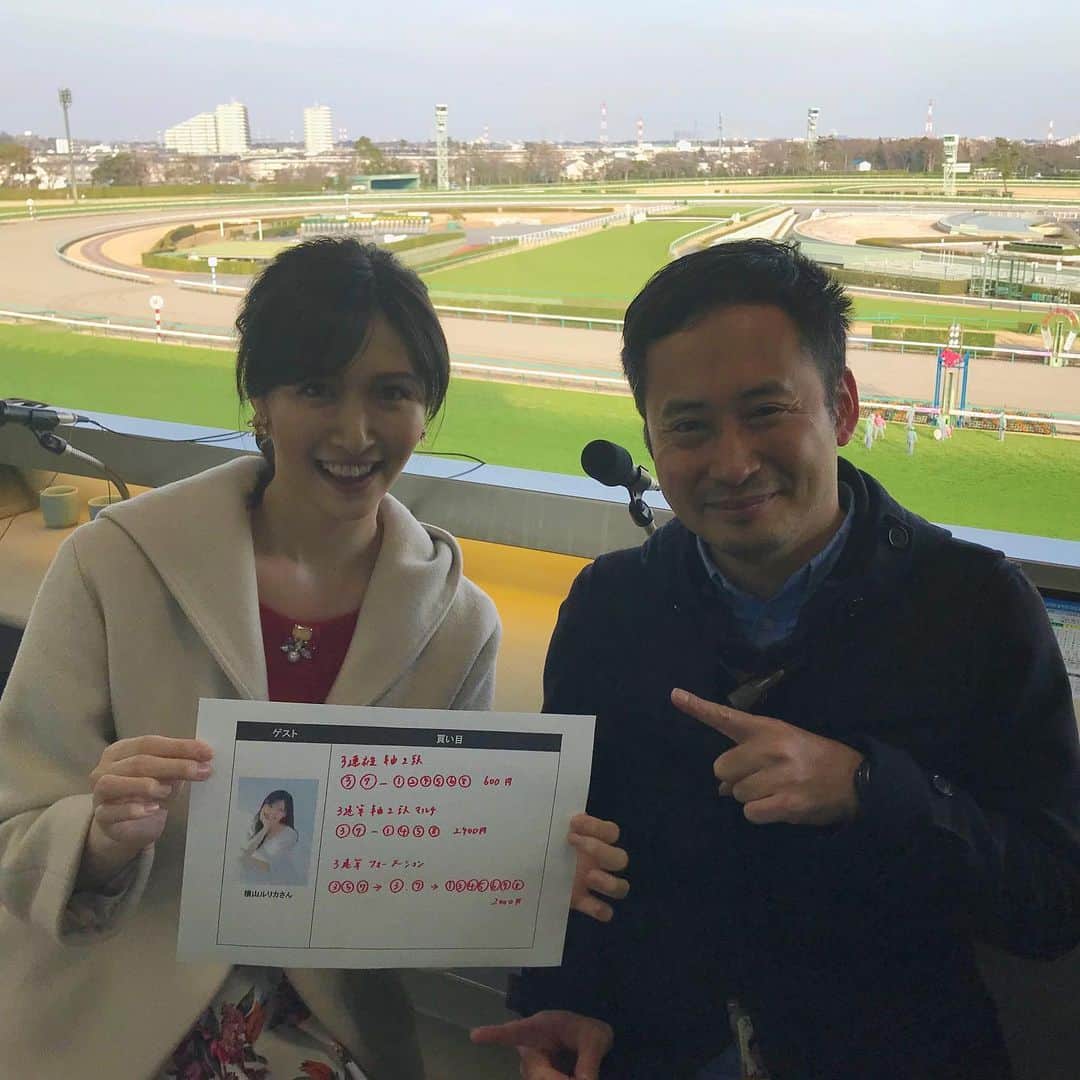 横山ルリカさんのインスタグラム写真 - (横山ルリカInstagram)「‪. 日曜競馬ニッポンありがとうございました🏇✨‬ ‪中山記念は4歳馬◎ダノンキングリーが堂々V🎉✨‬ ‪ゴール後のノリさんの笑顔がとても印象的で今年が楽しみになる勝ち方でした😊‬ ‪番組夢馬券では、3連複と3連単が当たりました😆🎯‬ ‪夢馬券&サイン入り写真のプレゼントもあるので、ぜひご応募ください🌈‬ MC清水さんと⭐️ . #ニッポン放送 #日曜競馬ニッポン #夢馬券 #プレゼント #中山競馬場 #中山記念 #ダノンキングリー #横山典弘騎手」3月1日 19時17分 - rurika_yokoyama_official