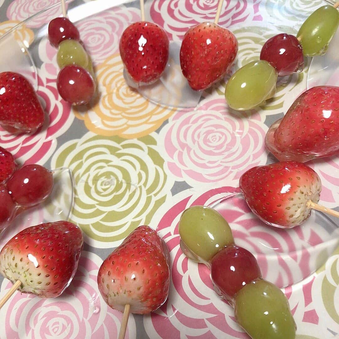 坂井仁香さんのインスタグラム写真 - (坂井仁香Instagram)「フルーツあめ作った🍓🍇 パリパリで美味しかった❤️」3月1日 19時18分 - hitoka_sakai_official