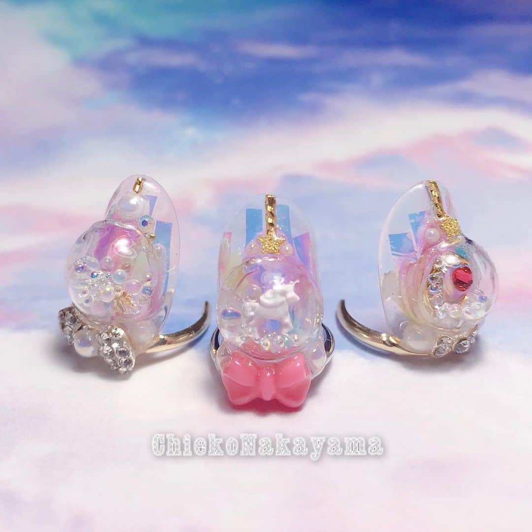なかやまちえこのインスタグラム：「@stampnailring にてなかやまちえこリングネイル #ハンドメイドネイル シリーズが発売になります！⠀ 第一弾の発売は3/1本日から！⠀ ⠀ ✨#リングネイル は指先に #リング をはめていただくのみの取り外し簡単に爪先のオシャレを楽しめる商品です✨⠀ #スタンピングネイルリング のアカウントのストーリーハイライトのところからショッピングサイトに飛べます！⠀ 全て一点のみのお造りとなりますので、よろしくお願い致します😌🙏🙏✨⠀ #nail #nails #nailart #ネイル #美甲 #ネイルアート  #japanesenailart #manucure #japanesenails #manicurist #gelnails #أظافر #네일아트 #vẽmóng #ngườiđẹp  #เพ้นท์เล็บ #искусствоногтя #artedeuñas #เพ้นท์เล็บเจล #ジェルネイルデザイン #ネイルデザイン #senikuku #nagelkunst #ゆめかわネイル #オーロラネイル #ゆめかわいい⠀  https://stampnail.thebase.in/search?q=%E3%81%AA%E3%81%8B%E3%82%84%E3%81%BE%E3%81%A1%E3%81%88%E3%81%93 ⠀」