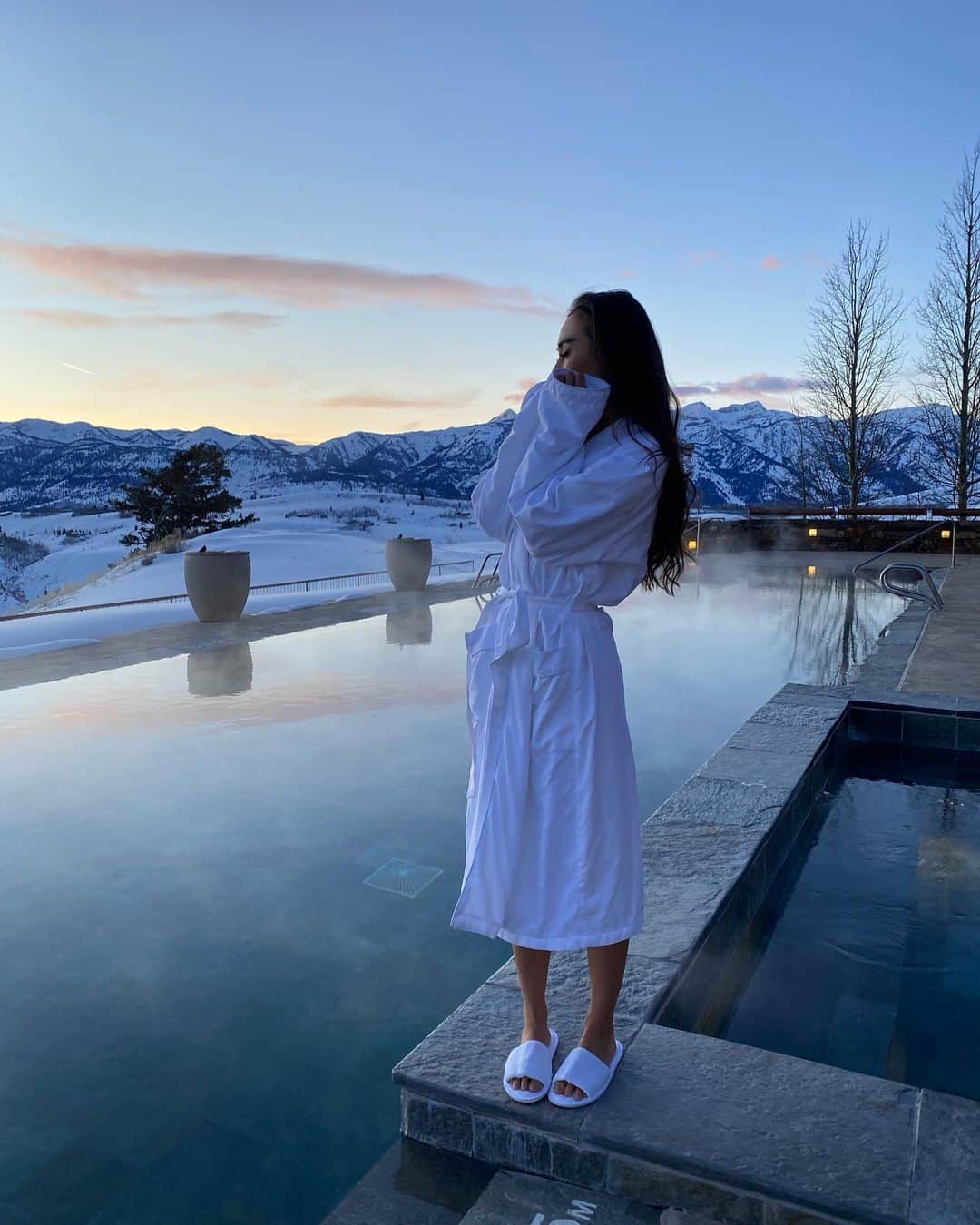 ルミ・ニーリーのインスタグラム：「Frozen dreamscape ☁️」