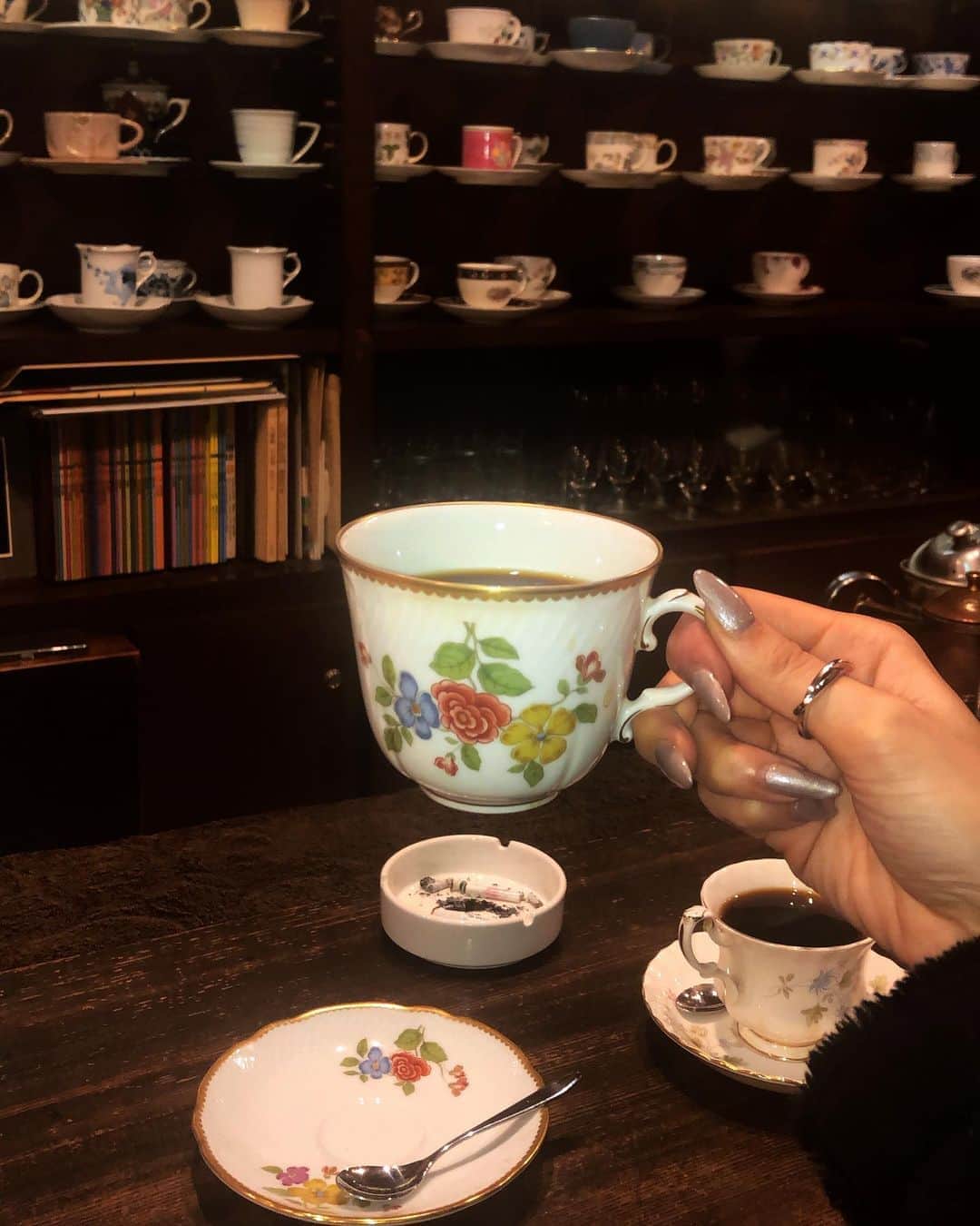 浅野琳のインスタグラム：「... また、来ます　#喫茶店 #東京喫茶店 #小説 #浅野琳」