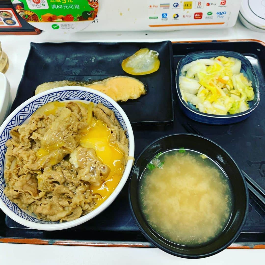 のインスタグラム：「#吉野家朝食 #太平洋六甲コース #わっしょいラーメングループ社長 #江坂焼肉哲社長 #横手デンタルクリニック #ゴルフ⛳️ #日本一飛ぶラーメン屋 #日本一飛ぶ歯医者 #マイペース焼肉屋 #楽しいゴルフ」