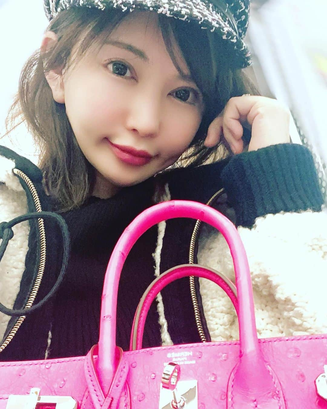 里美ゆりあさんのインスタグラム写真 - (里美ゆりあInstagram)「皆さん素敵な日曜日を〜💕 #スッピン #楽ちんコーデ  #日曜日 #sunday #お出掛け」3月1日 14時26分 - satomiyuria