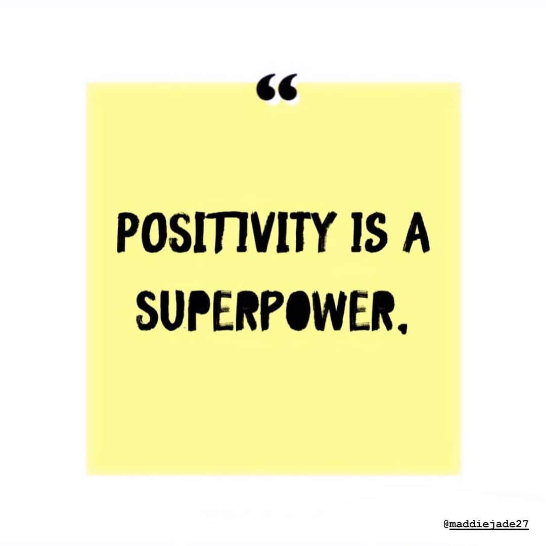 Maddie COATESのインスタグラム：「5 positive affirmations to tell yourself today:  1. I am doing my best  2. I am worthy of all that I desire  3. I am loved  4. I am being supported  5. I believe in myself」