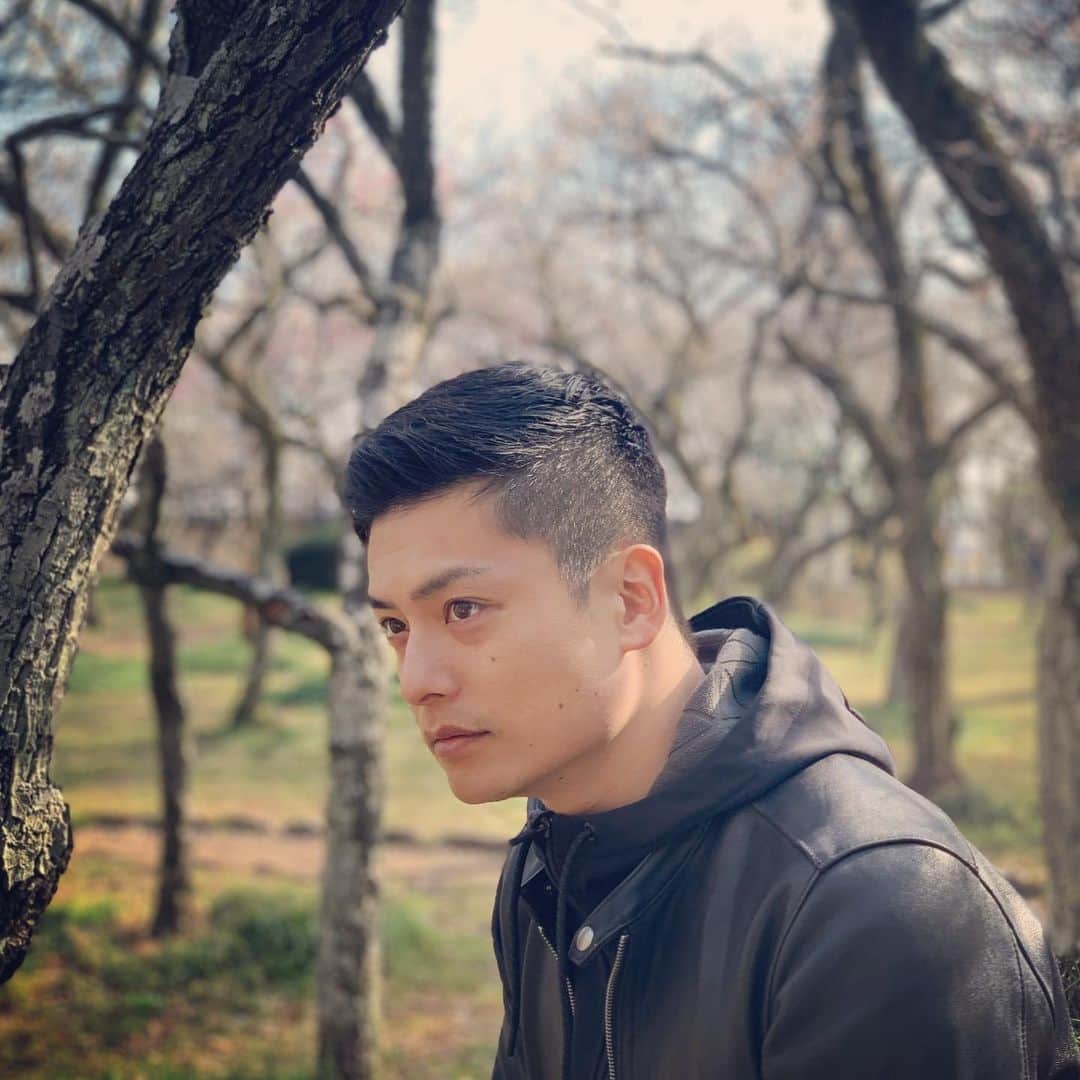 伊阪達也さんのインスタグラム写真 - (伊阪達也Instagram)「散歩。。。気持ちいい。 梅の林 やきいも食べる。」3月1日 14時37分 - tatsuyawr250x