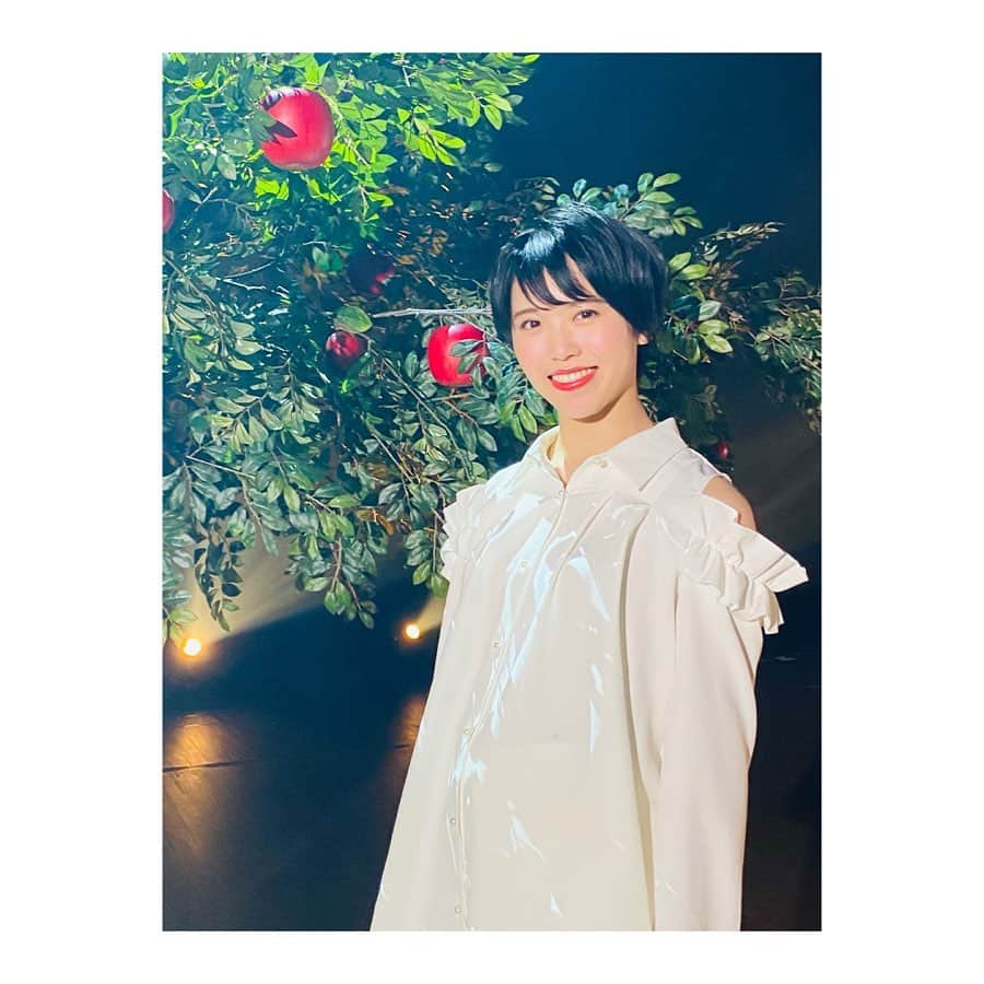 彩香さんのインスタグラム写真 - (彩香Instagram)「＊ 3月18日リリース「りんごの木」🍎 今日、MVが公開されました✨ これまでの感謝、これからの期待、関わってくださっている全ての方へのありがとうを込めて撮影に臨みました💐 沢山の方に愛される曲になりますように…♡ ＊ ＊ ＊ #新曲#りんごの木#リリース#22nd#弘前市民会館#20周#20th#anniversary#ringomusume」3月1日 14時38分 - saika_ringomusume