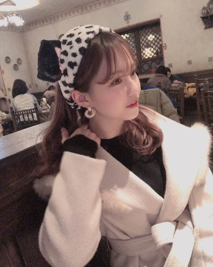 のインスタグラム：「ディズニーもコロナの影響で、、🥺 その前に行けてよかたーー🥱 . . . #ディズニー #臨時休業  #かなしみ 🥺」