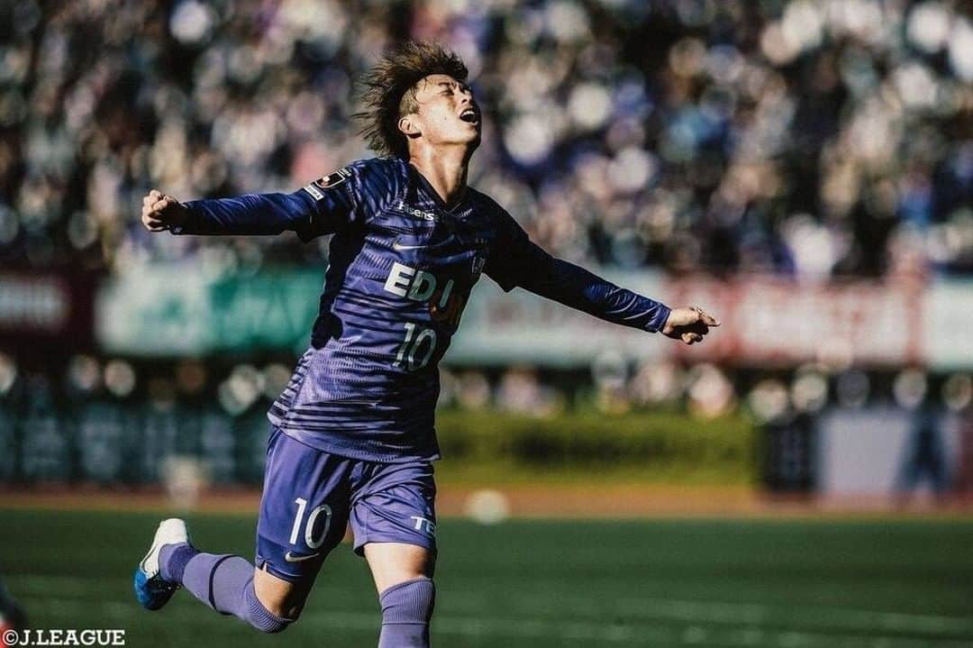 Ｊリーグさんのインスタグラム写真 - (ＪリーグInstagram)「Play Back JLEAGUE⚽️📸﻿ ﻿ 🏆#明治安田生命Ｊ１リーグ 第1節 ﻿ #サンフレッチェ広島 vs #鹿島アントラーズ﻿ 印象的なシーンをプレイバック🔥﻿ ﻿ #Ｊリーグ ﻿ #jleague﻿ #Ｊリーグ開幕﻿ #2020の主役は誰だ﻿ ﻿  #森島司﻿ #城福浩﻿ #和泉竜司 #町田浩樹﻿ #ベストショット #bestshot﻿ #ナイスショット #niceshot﻿ #オフショット #offshot ﻿ #soccer #football #⚽️﻿ #soccerphoto #soccerphotograph #📸」3月1日 15時00分 - jleaguejp