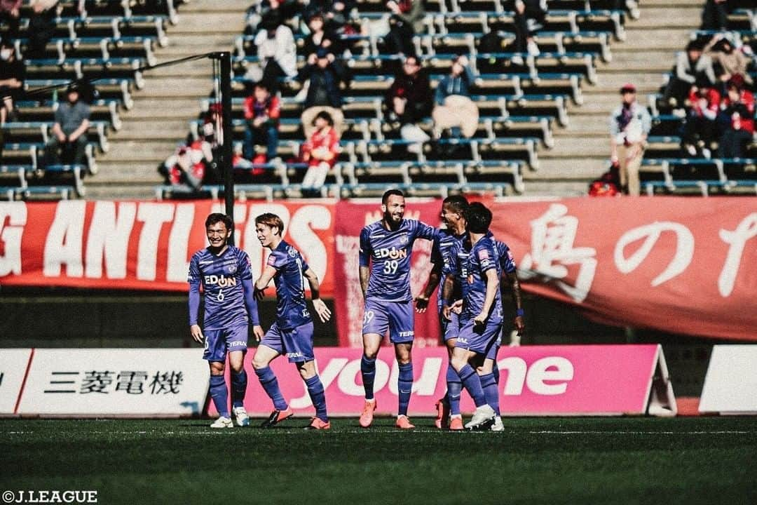 Ｊリーグさんのインスタグラム写真 - (ＪリーグInstagram)「Play Back JLEAGUE⚽️📸﻿ ﻿ 🏆#明治安田生命Ｊ１リーグ 第1節 ﻿ #サンフレッチェ広島 vs #鹿島アントラーズ﻿ 印象的なシーンをプレイバック🔥﻿ ﻿ #Ｊリーグ ﻿ #jleague﻿ #Ｊリーグ開幕﻿ #2020の主役は誰だ﻿ ﻿  #森島司﻿ #城福浩﻿ #和泉竜司 #町田浩樹﻿ #ベストショット #bestshot﻿ #ナイスショット #niceshot﻿ #オフショット #offshot ﻿ #soccer #football #⚽️﻿ #soccerphoto #soccerphotograph #📸」3月1日 15時00分 - jleaguejp