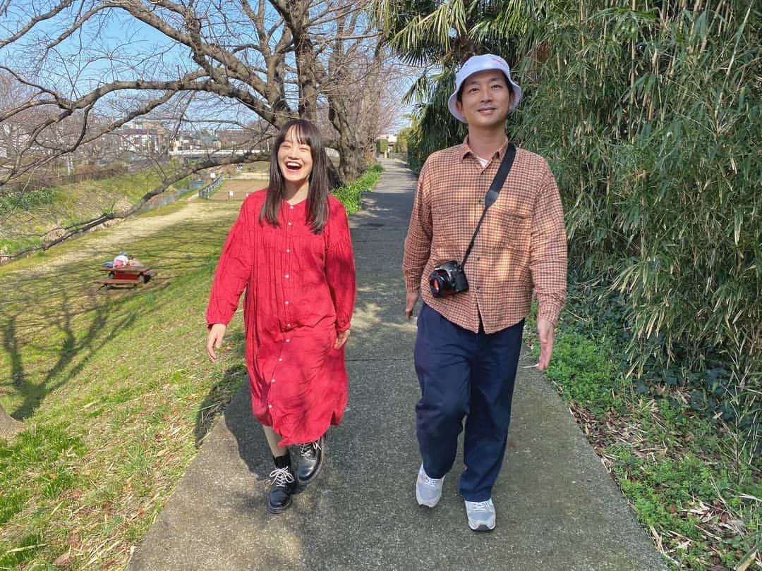 夏目志乃さんのインスタグラム写真 - (夏目志乃Instagram)「小鳥さんと、夏目。 ・ ・」3月1日 15時38分 - shinonatsume
