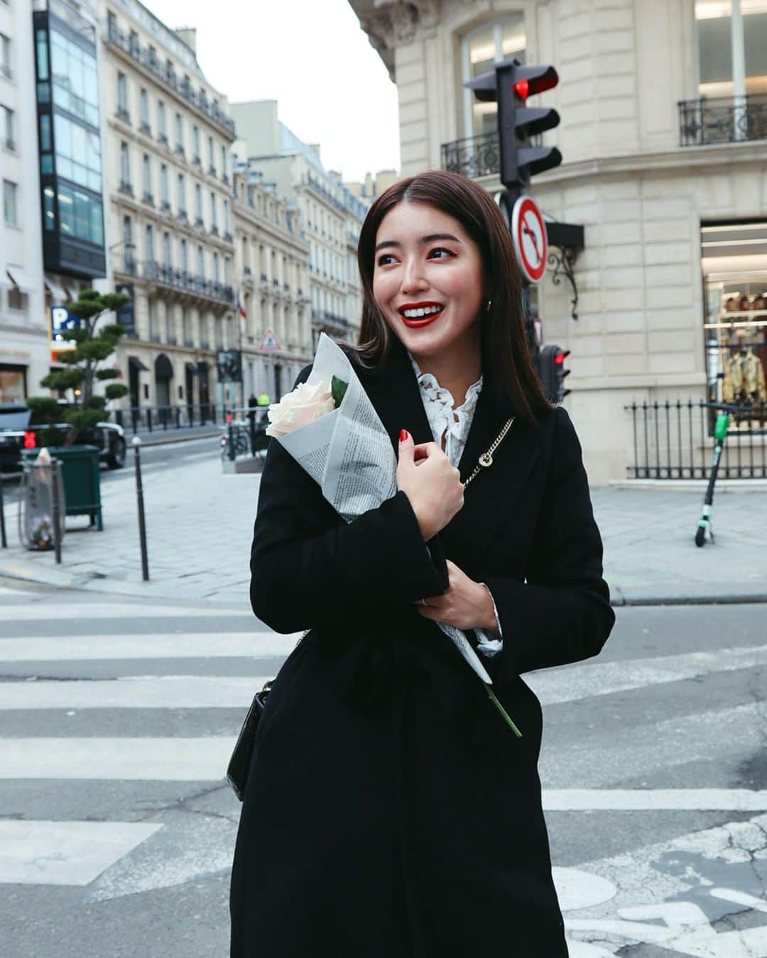 大口智恵美さんのインスタグラム写真 - (大口智恵美Instagram)「パリに持ってきたお気に入りのロングコート🥀 大活躍しています☺︎ タグは私の名前入り❤︎ #outfit #love #fashion #paris #instagood」3月1日 15時52分 - chemiiiii