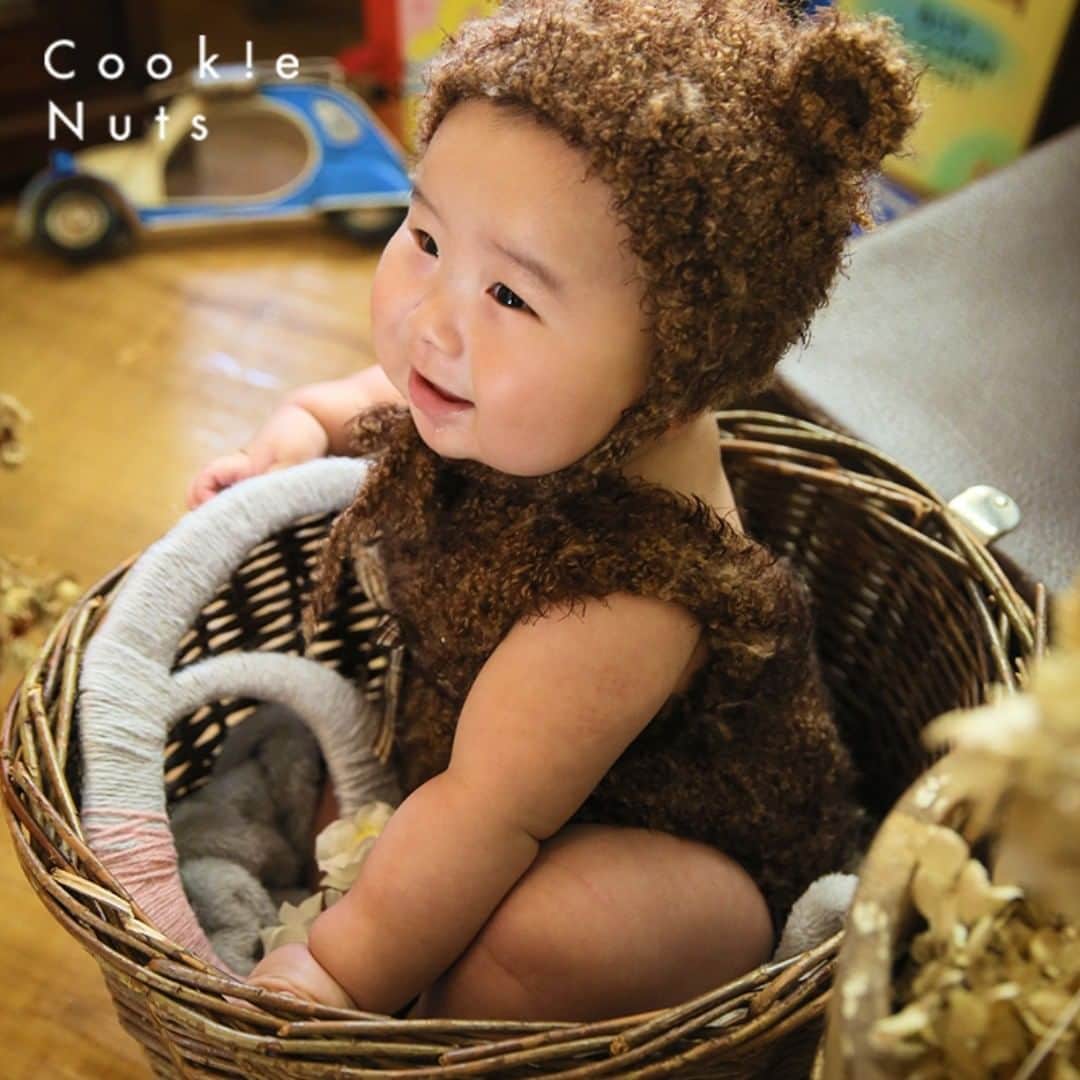クッキーナッツさんのインスタグラム写真 - (クッキーナッツInstagram)「クッキーナッツにある、くまさん🐻 スタッフお手製の「6」をもってにこにこ～💕 このお衣装は６カ月特有のむちむちおててとむちむちあんよが堪能できちゃいます💖 . 詳細はこちら⇒(@cookienutsstudio)🍪 . #クッキーナッツスタジオ #ハーフバースデー #ハーフバースデーフォト #写真スタジオ #写真館 #撮影 #cookienuts #cookienutsstudio #6ヶ月 #誕生日 #家族写真 #はだかんぼ」3月1日 15時50分 - cookienuts_kawasakihonten