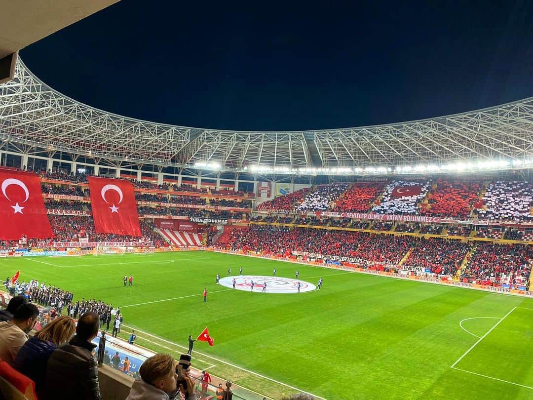 ルーカス・ポドルスキさんのインスタグラム写真 - (ルーカス・ポドルスキInstagram)「Günaydın Antalyaspor Ailesi! 🇹🇷 @Antalyaspor」3月1日 16時13分 - lukaspodolski