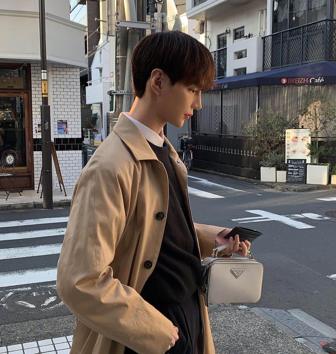 Usuke Devilのインスタグラム：「early spring outfit🧥📰 #ootd @prada  @wooyoungmiofficial  @acnestudios @zara」