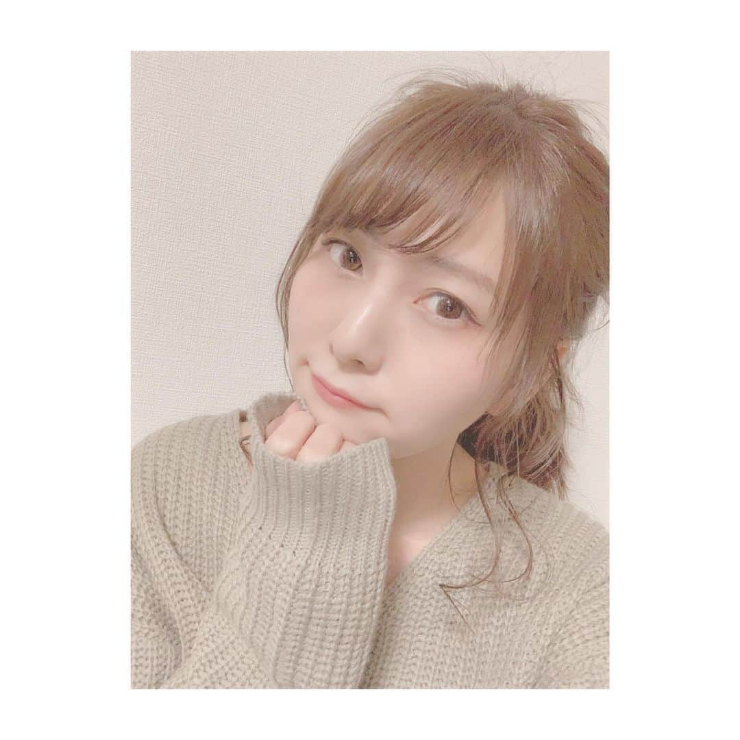 大崎みらいさんのインスタグラム写真 大崎みらいinstagram 髪の毛きってから 頑張って自分で巻くようにしてるの 失敗したときすぐ 結びがち 笑 みんなはどんな髪型が すきですか 巻髪 ストレート ショート ロング ポニーテール ハーフアップ